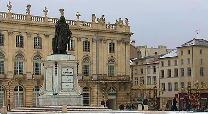 Statue de Stanislas devant l'Hotel de ville &agrave; Nancy