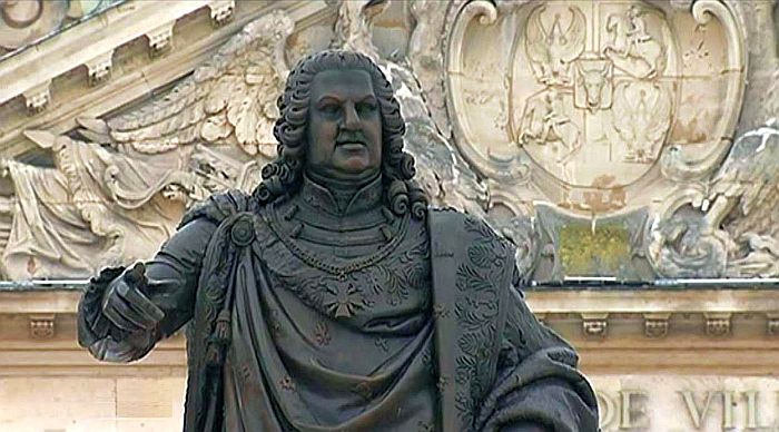 Statue de Stanislas devant l'Hotel de ville &agrave; Nancy